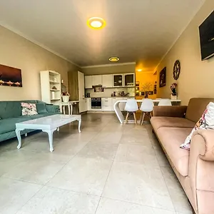  Apartment Side